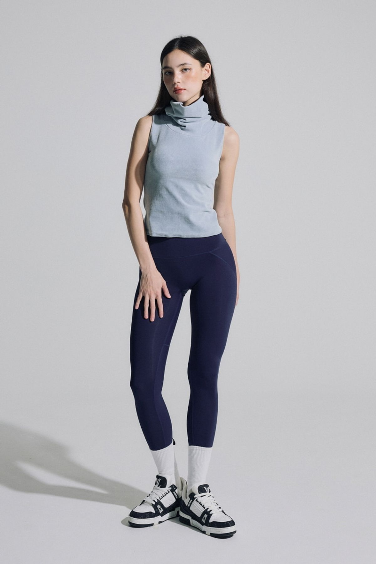 비나앤코(VINAANDCO) 겨살커버 터틀넥탑 - 블루 (S/M/L)