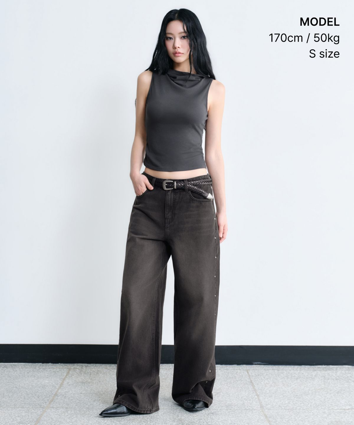 무신사 스탠다드 우먼(MUSINSA STANDARD WOMAN) 우먼즈 드레이프 후디드 슬리브리스 탑 [다크 그레이]