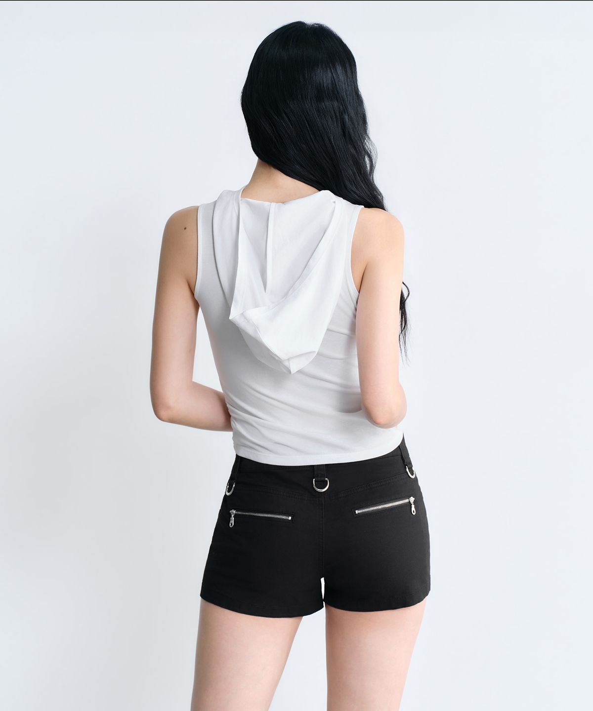 무신사 스탠다드 우먼(MUSINSA STANDARD WOMAN) 우먼즈 드레이프 후디드 슬리브리스 탑 [화이트]