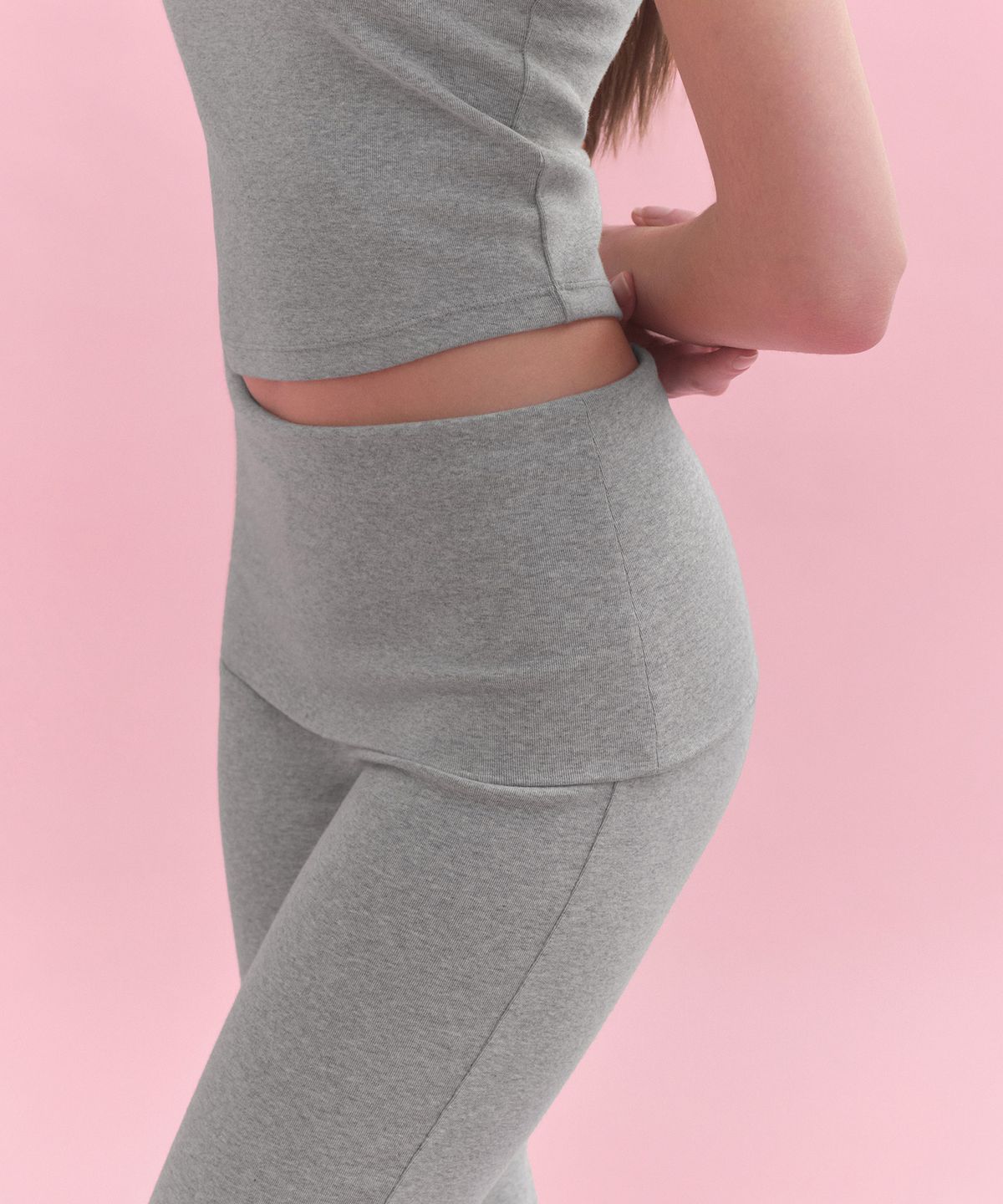 무신사 스탠다드 우먼(MUSINSA STANDARD WOMAN) 우먼즈 턴 다운 플레어 저지 팬츠 [미디엄 그레이]