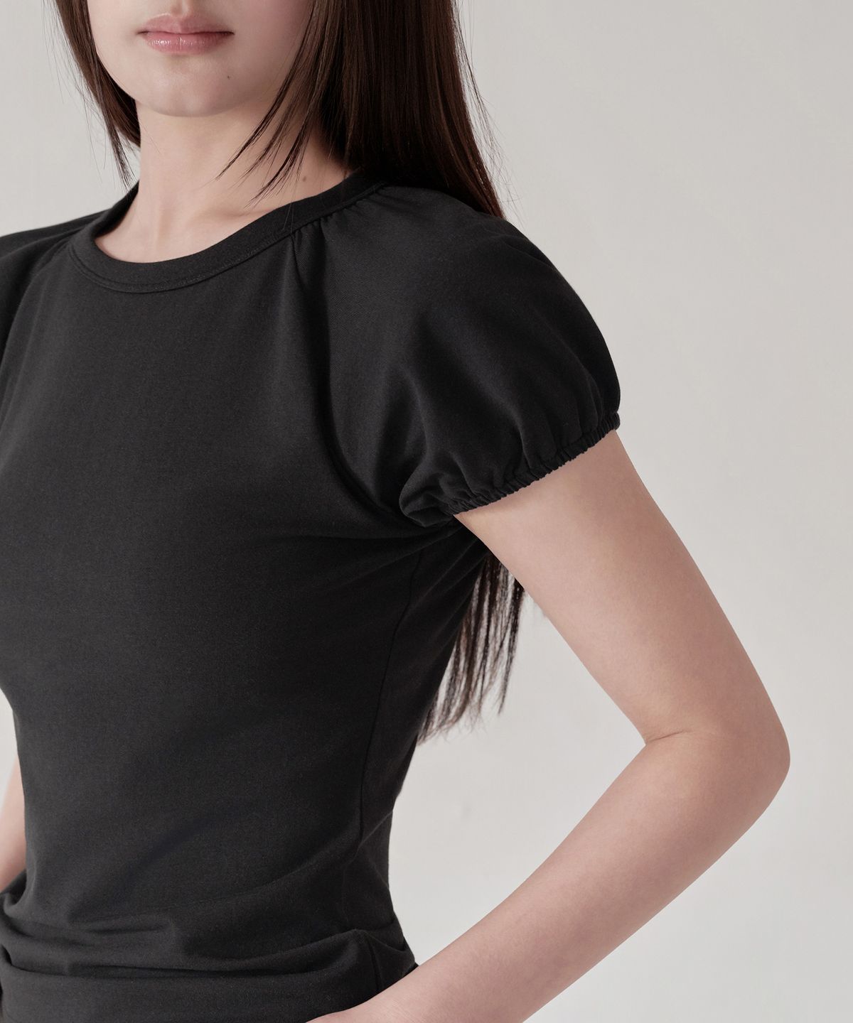 무신사 스탠다드 우먼(MUSINSA STANDARD WOMAN) 우먼즈 볼륨 슬리브 슬림 티셔츠 [블랙]