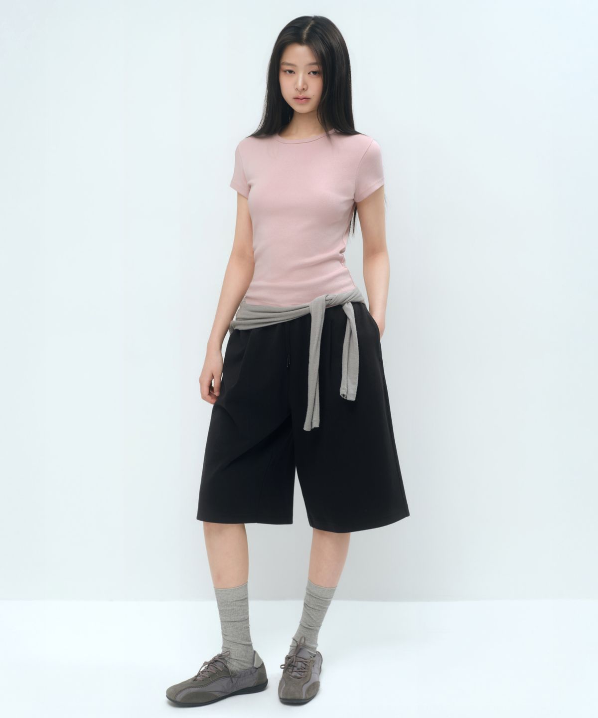무신사 스탠다드 우먼(MUSINSA STANDARD WOMAN) [쿨탠다드] 우먼즈 원 턱 버뮤다 스웨트 팬츠 [블랙]
