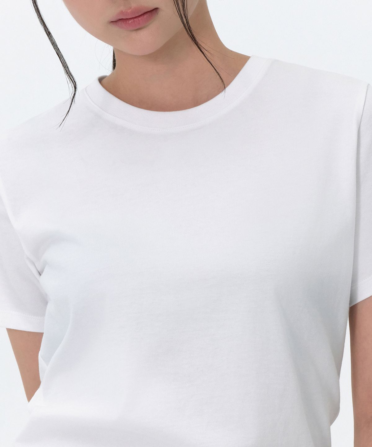 무신사 스탠다드 우먼(MUSINSA STANDARD WOMAN) 우먼즈 플레인 크루 넥 티셔츠 [화이트]