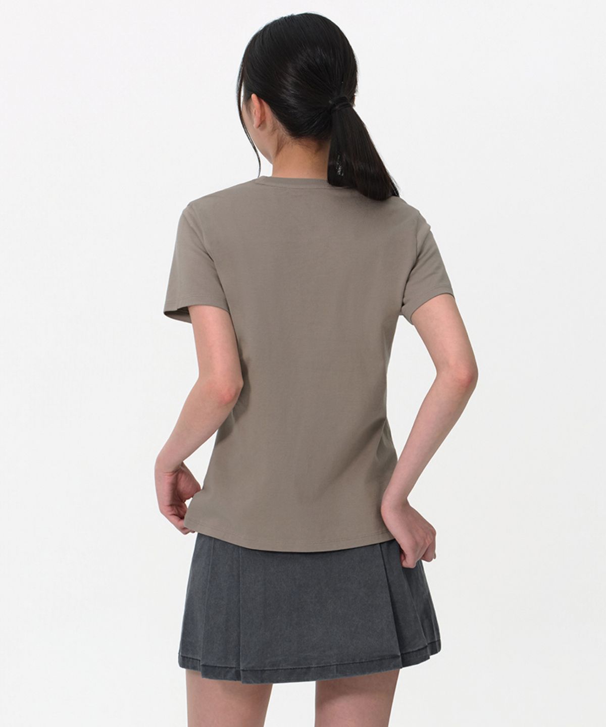 무신사 스탠다드 우먼(MUSINSA STANDARD WOMAN) 우먼즈 플레인 크루 넥 티셔츠 [토프]