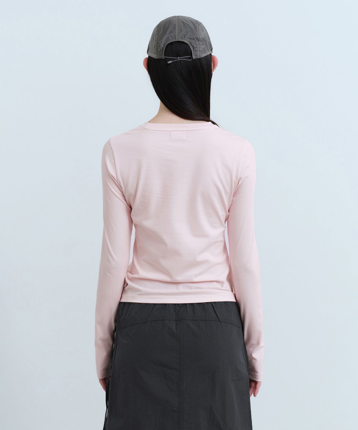 무신사 스탠다드 우먼(MUSINSA STANDARD WOMAN) [UV 프로텍션] 우먼즈 슬림 크루 넥 긴소매 티셔츠 [페일 핑크]