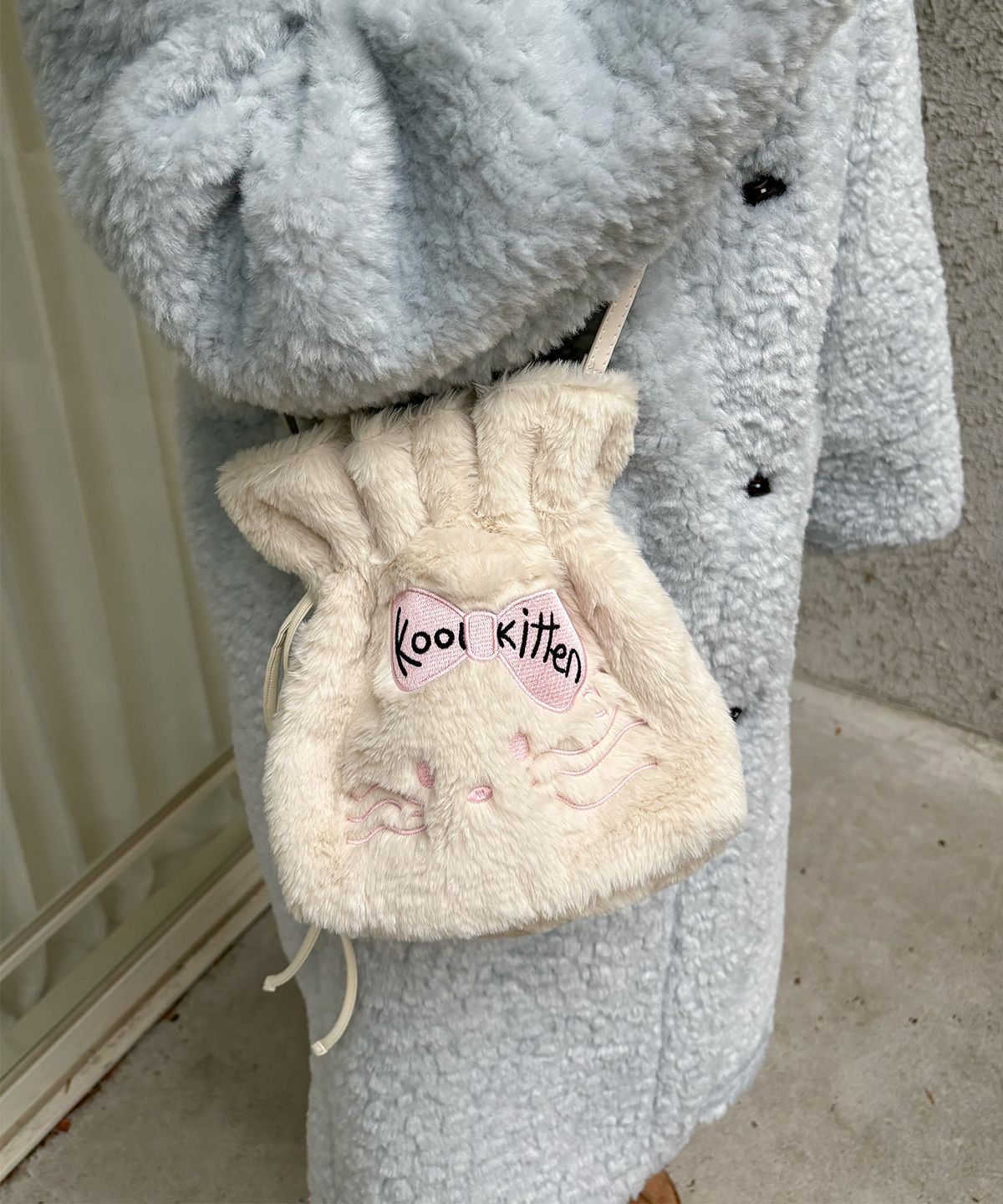 쿨키튼(KOOLKITTEN) Kitten Fluffy Bucket Bag