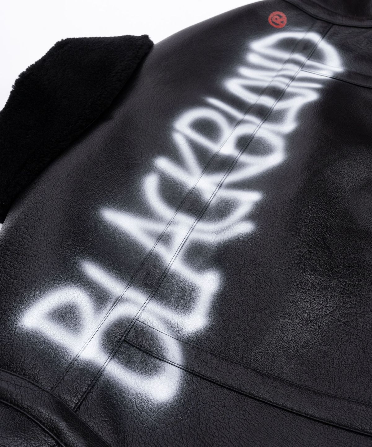 블랙블론드(BLACKBLOND) 비비디 그래피티 스프레이 밴드 무스탕 자켓 (블랙)