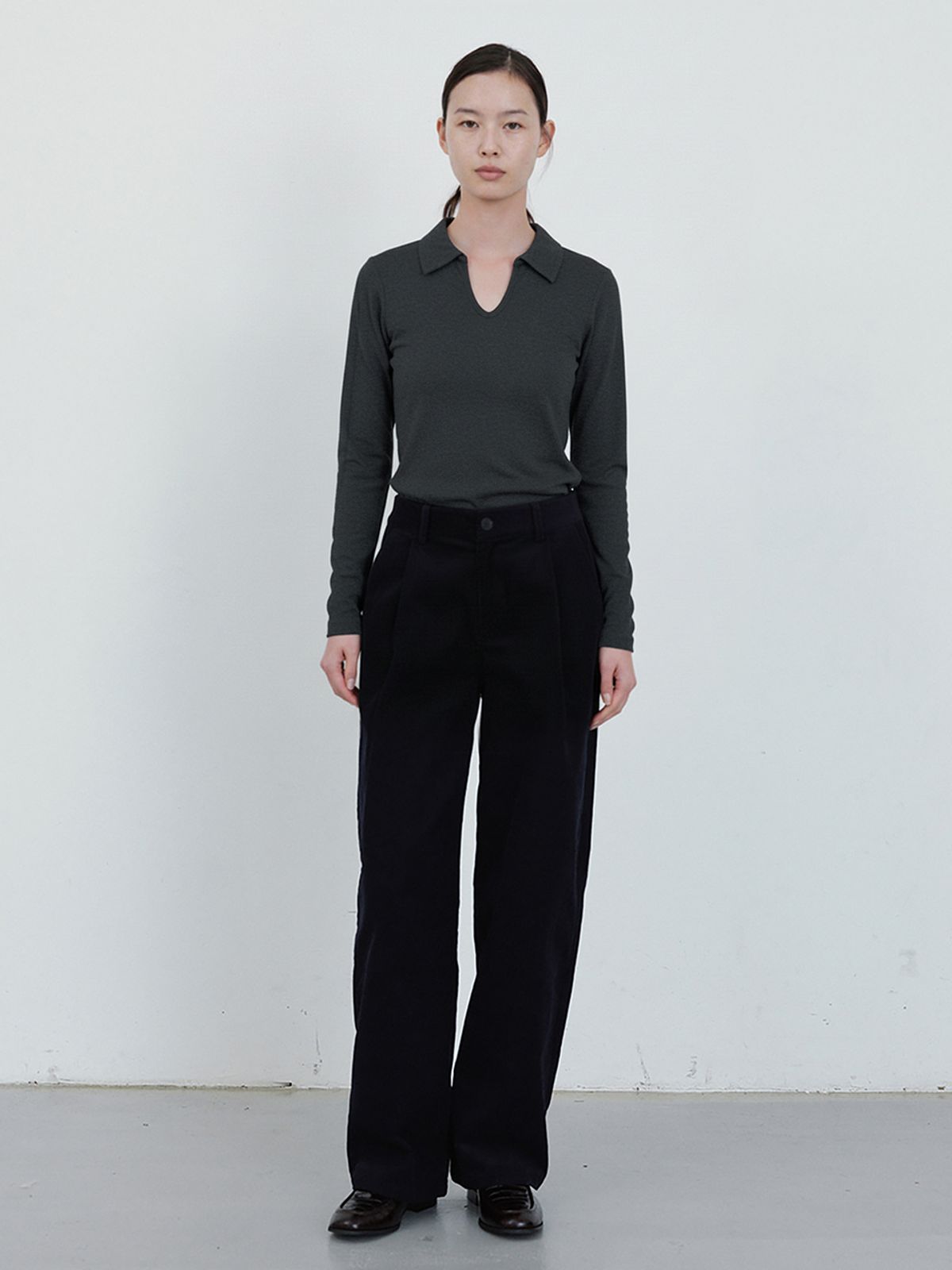 헌치(HUNCH) Open-Collar U-Neck Jersey Top