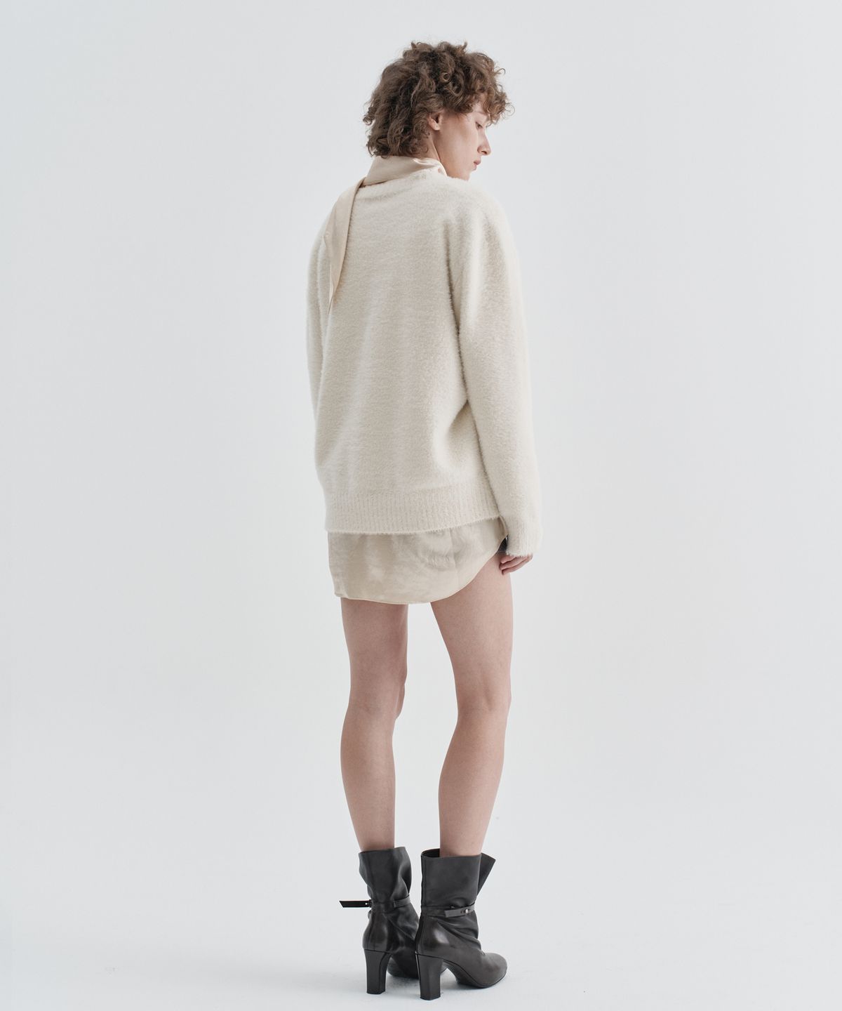이지오 우먼(EZIO WOMEN) W Fluffy Angora Round Knit_Ivory