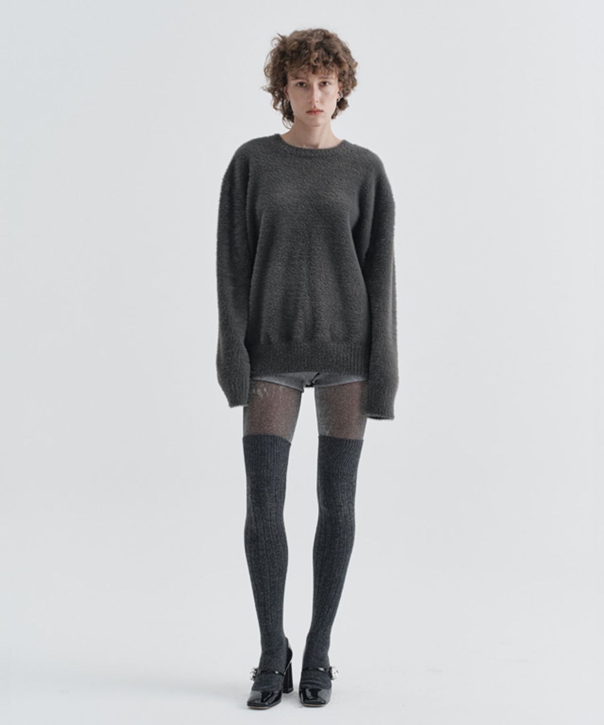 이지오 우먼(EZIO WOMEN) W Fluffy Angora Round Knit_Charcoal