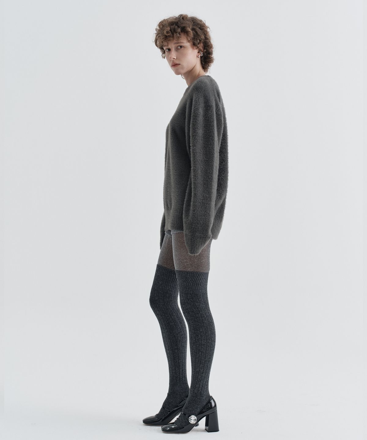 이지오 우먼(EZIO WOMEN) W Fluffy Angora Round Knit_Charcoal