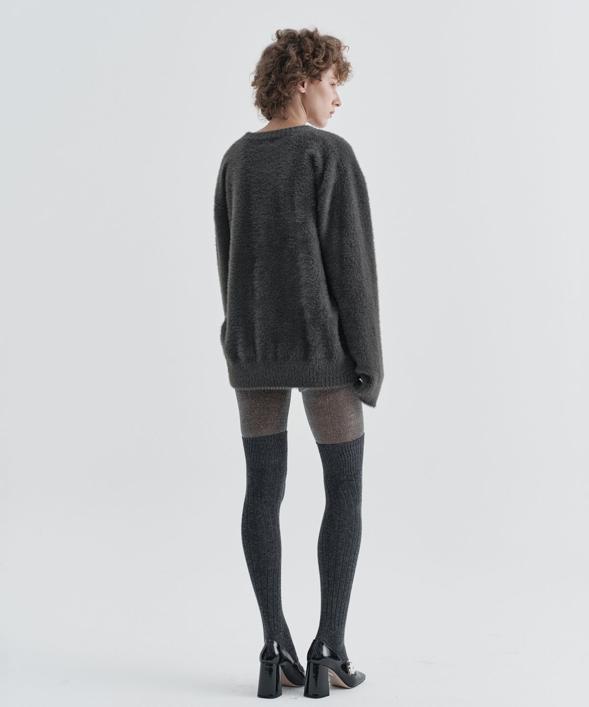 이지오 우먼(EZIO WOMEN) W Fluffy Angora Round Knit_Charcoal