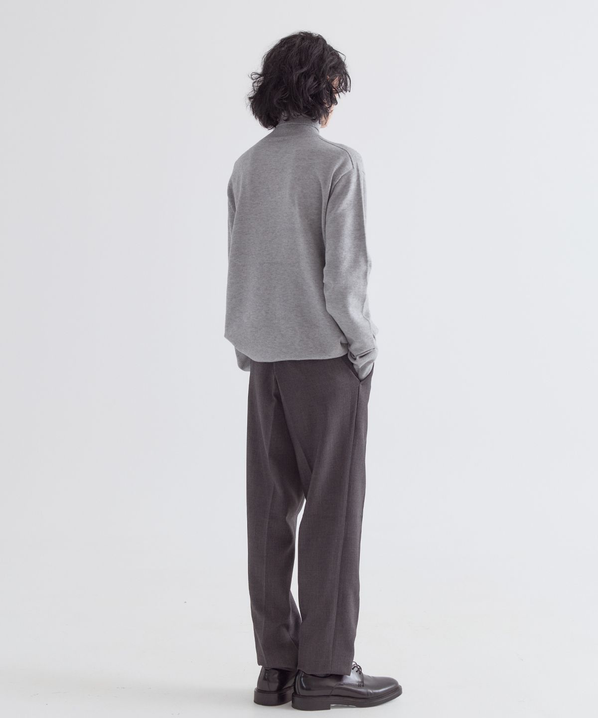 이지오(EZIO) Hidden Banding Semi-Wide Pants_Charcoal