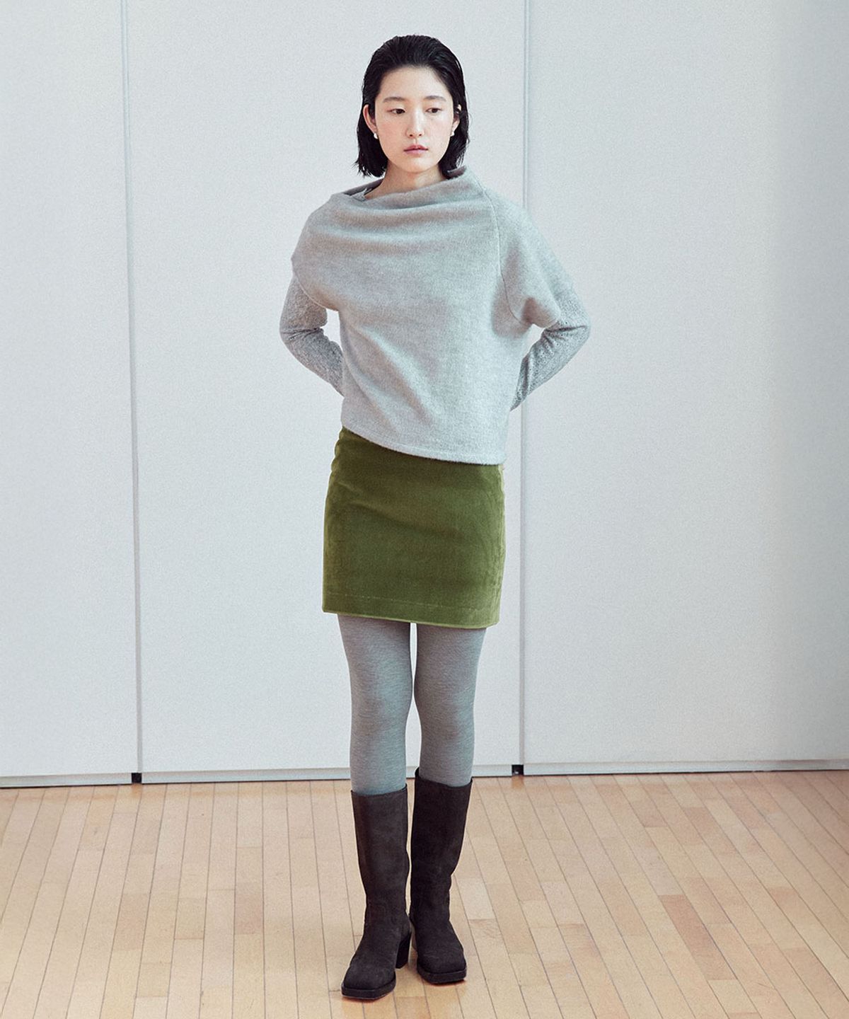 유토시스(EUTOSIS) VELVET MINI SKIRT(OLIVE)