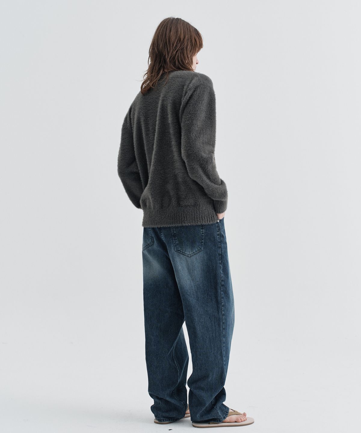 이지오(EZIO) Fluffy Angora Round Knit_Charcoal