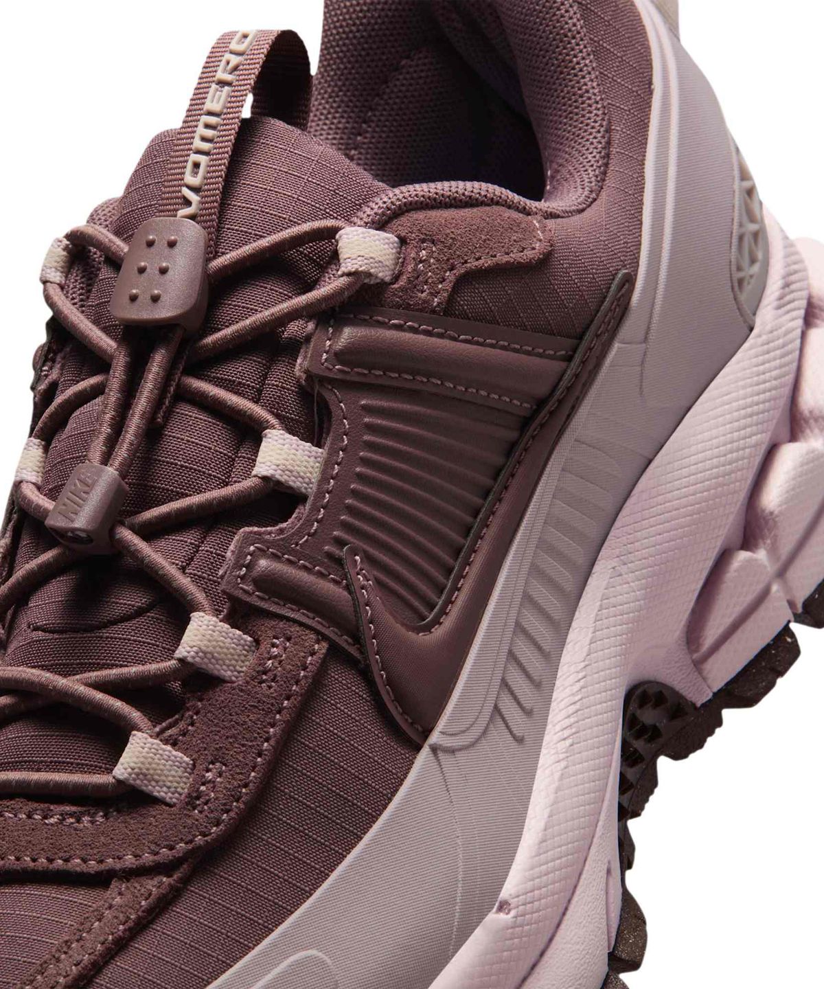 나이키(NIKE) 줌 보메로 롬 W - 타투:파티클 로즈:실트 레드:타투 / HQ2181-501