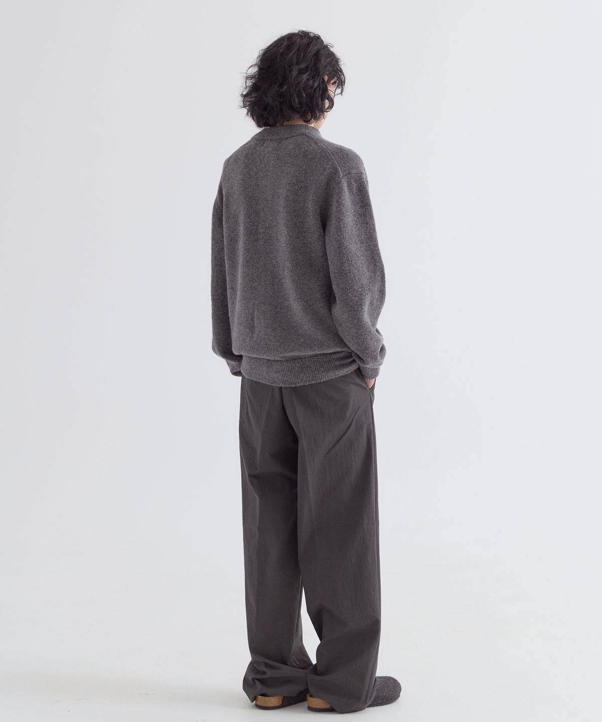이지오(EZIO) Melange Pocket Button Cardigan_Charcoal