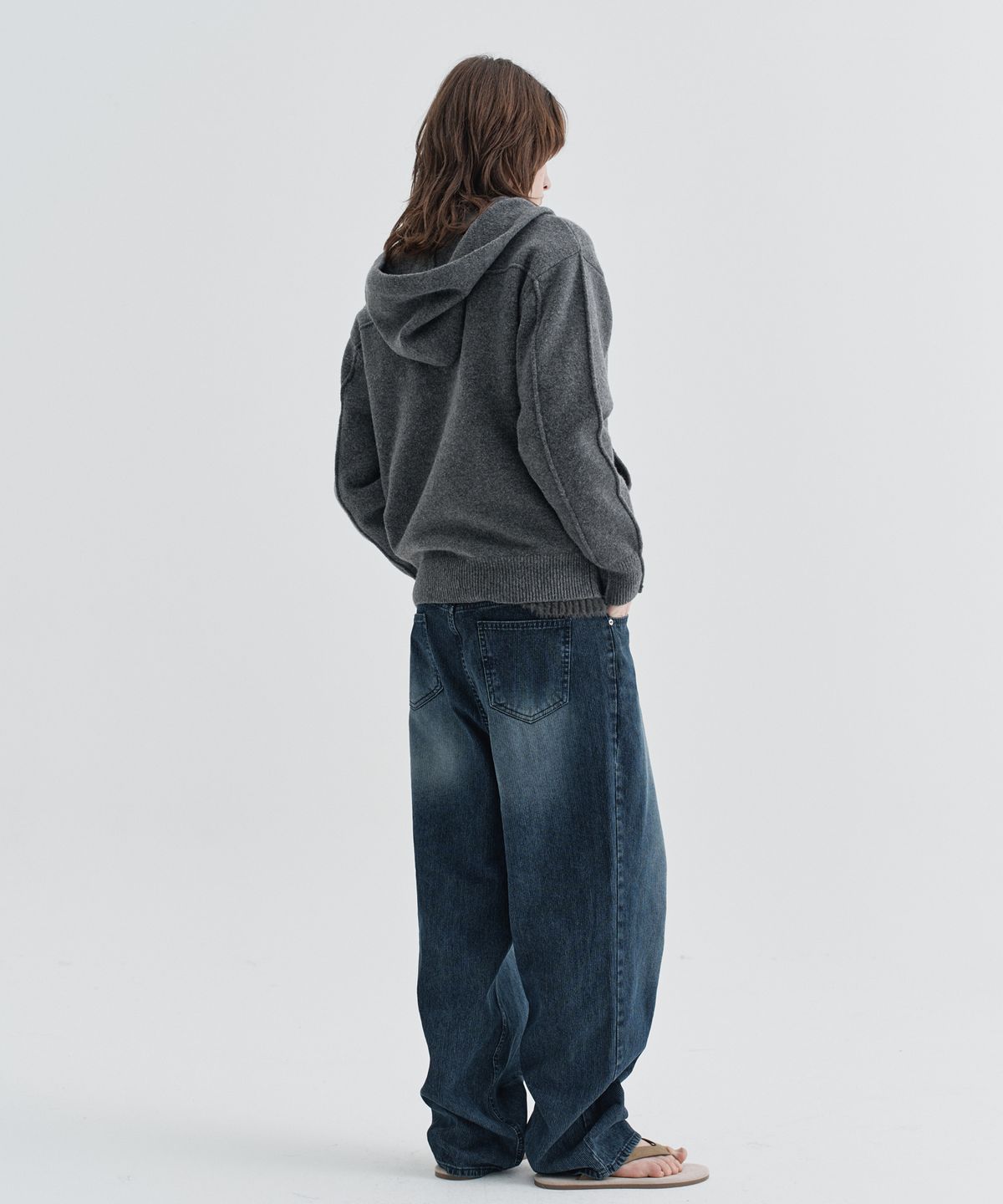 이지오(EZIO) Cozy Wool Blend Hooded Zip-Up knitwear_Charcoal