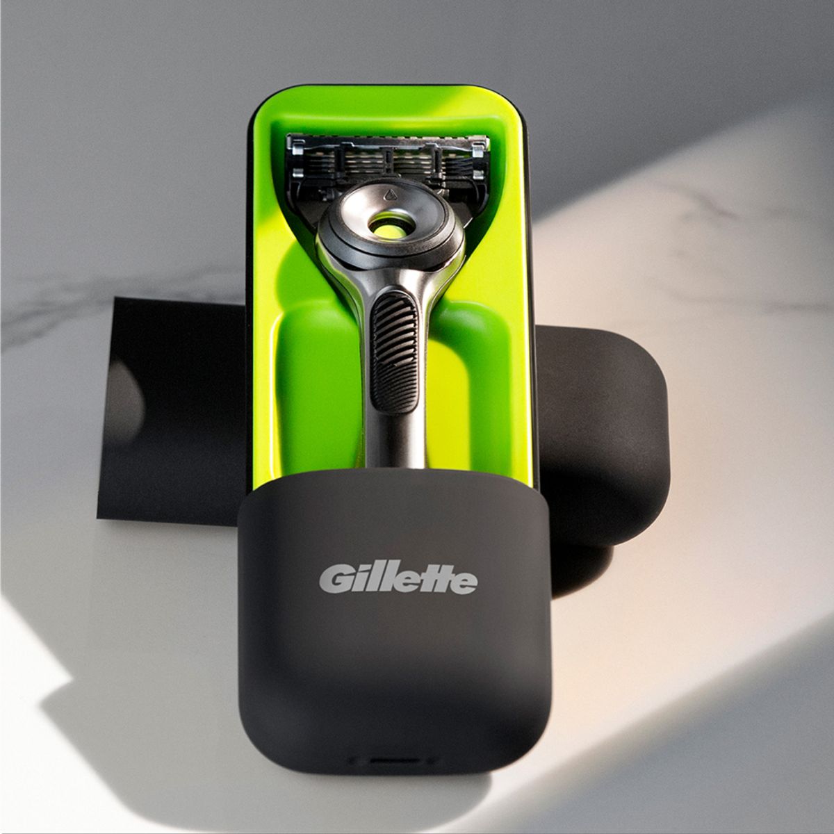질레트(GILLETTE) 랩스 딥클렌징바 핸들1 + 면도날 3입 + 트래블케이스