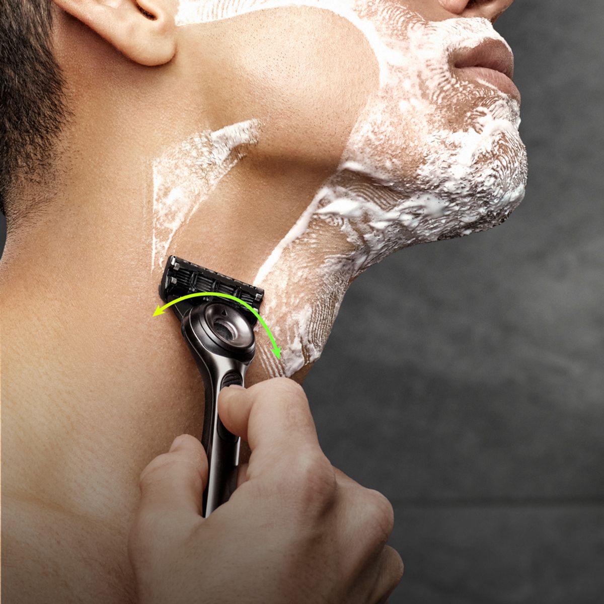 질레트(GILLETTE) 랩스 딥클렌징바 핸들1 + 면도날 3입 + 트래블케이스