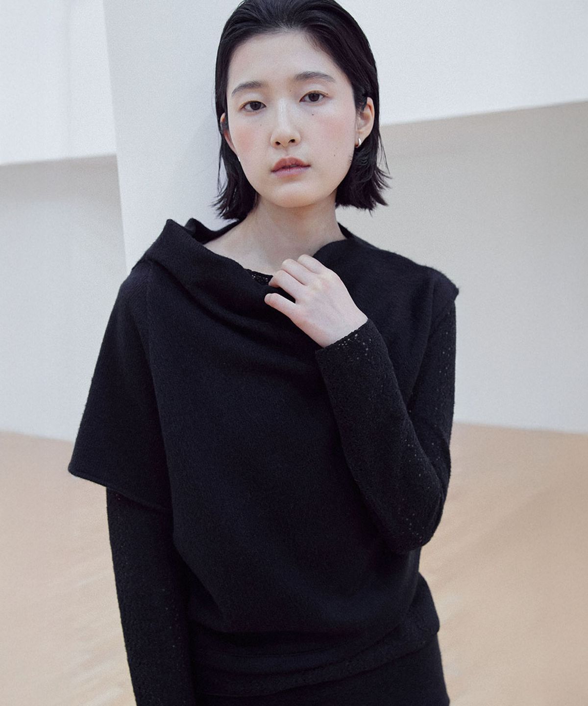 유토시스(EUTOSIS) HAILEY HALF OFF-SHOULDER(BLACK)