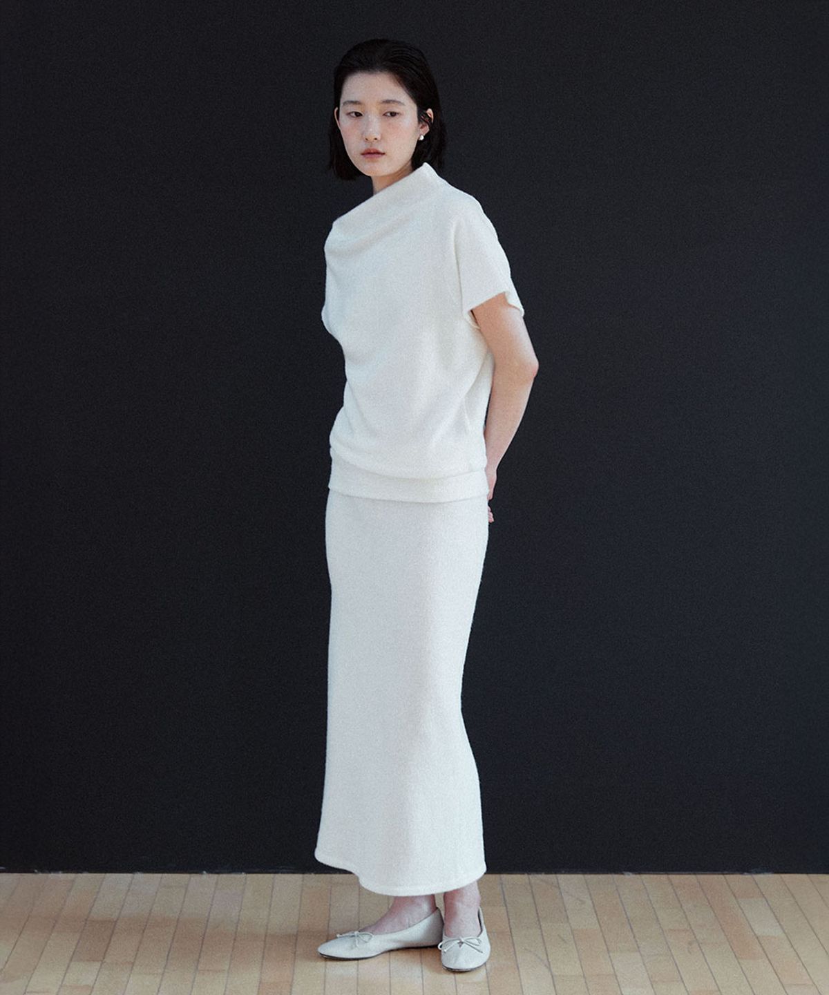유토시스(EUTOSIS) HAILEY HALF OFF-SHOULDER(IVORY)