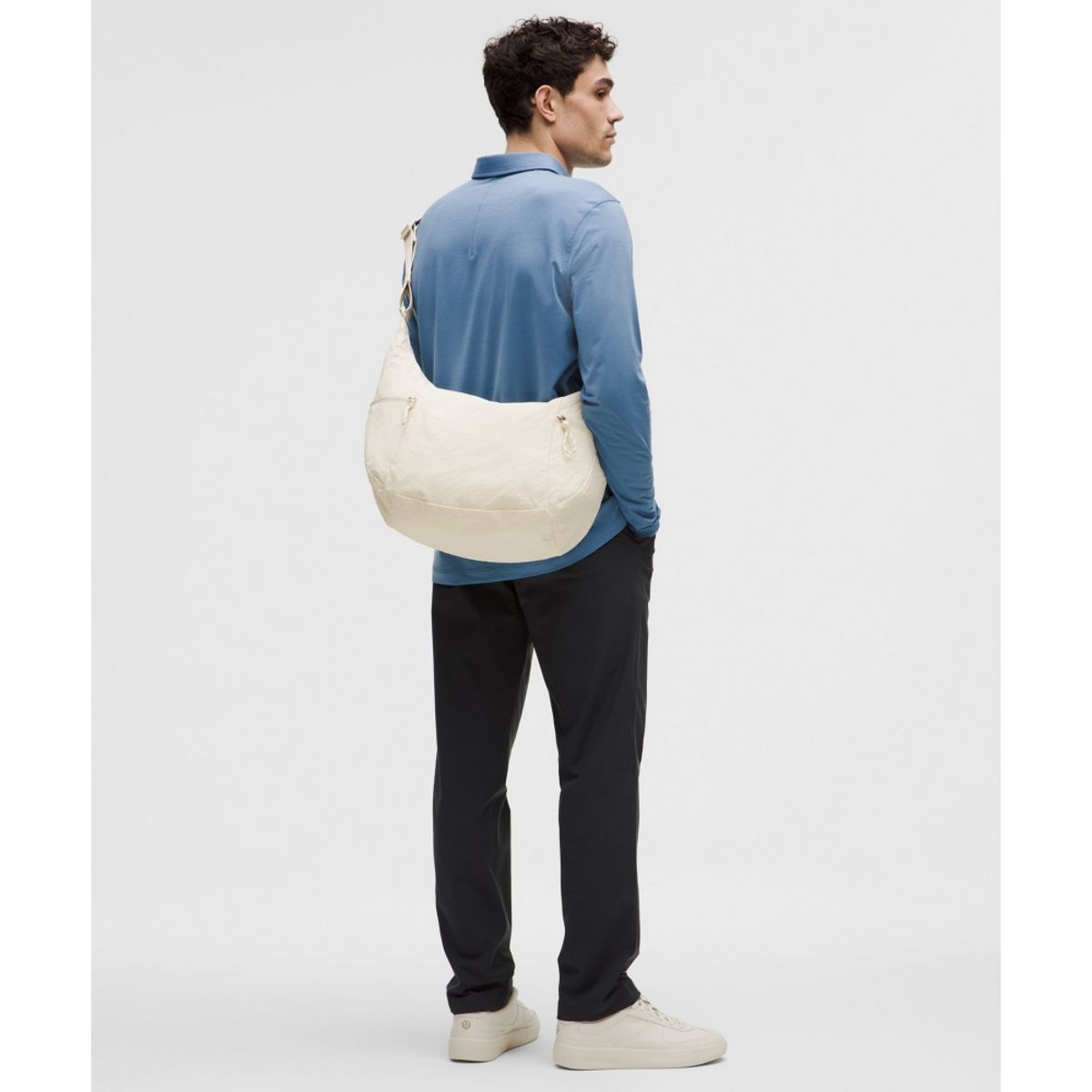 룰루레몬(LULULEMON) 라지 슬라우치 슬링백 13L  LTIV