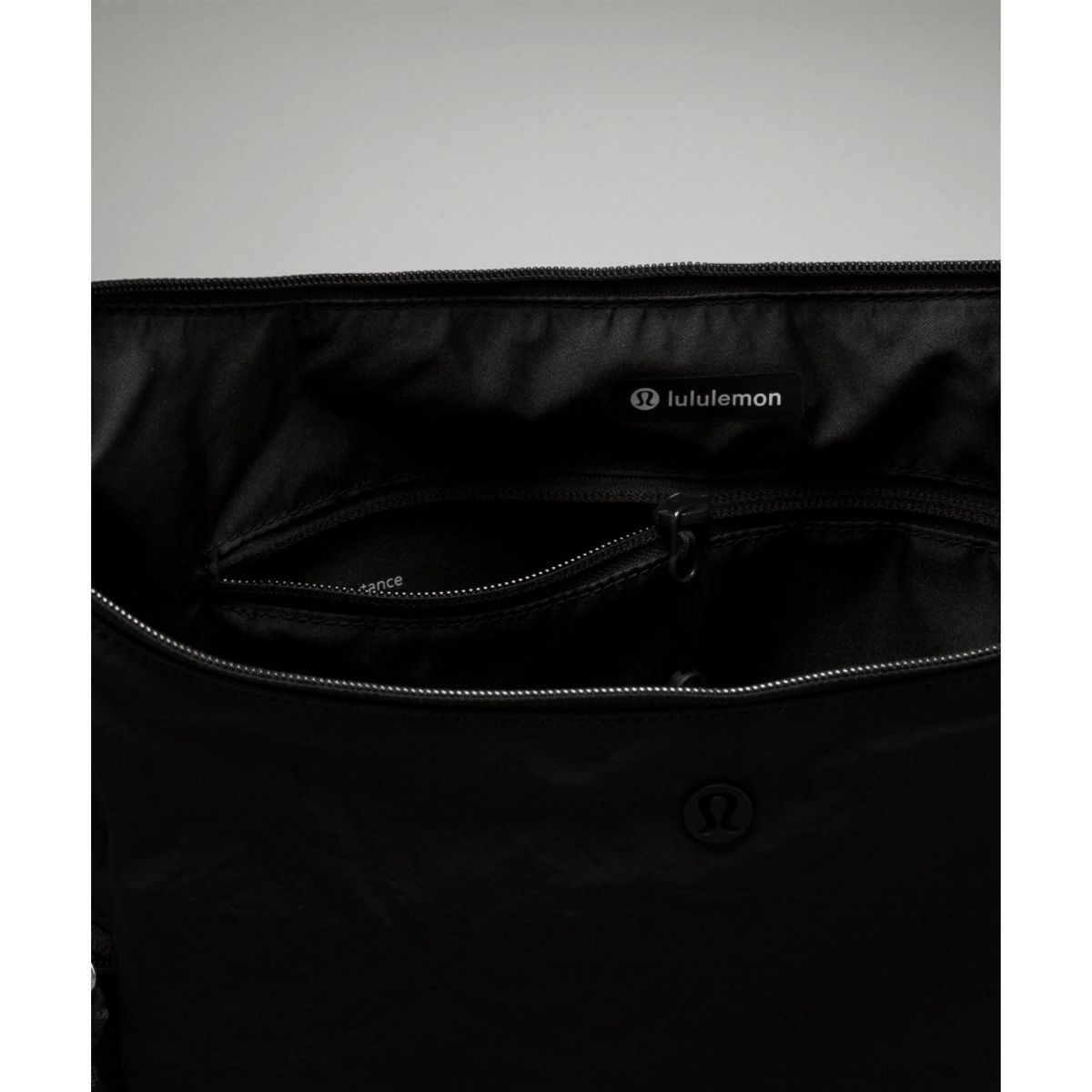 룰루레몬(LULULEMON) 라지 슬라우치 슬링백 13L  BLK