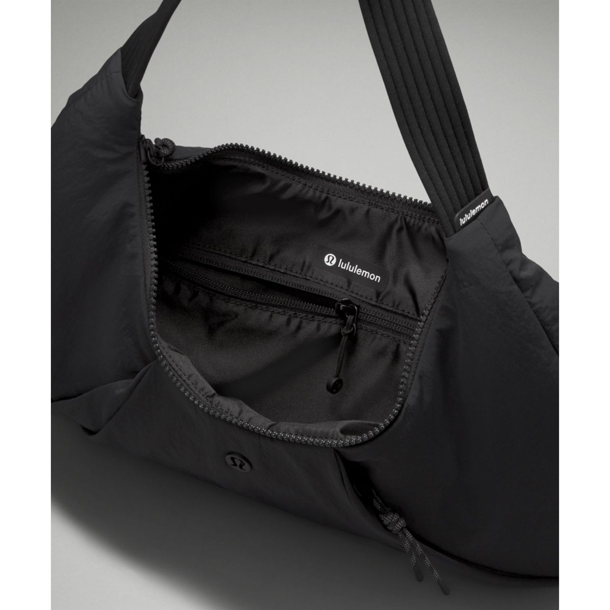 룰루레몬(LULULEMON) 플리티드 숄더백 10L  BLK