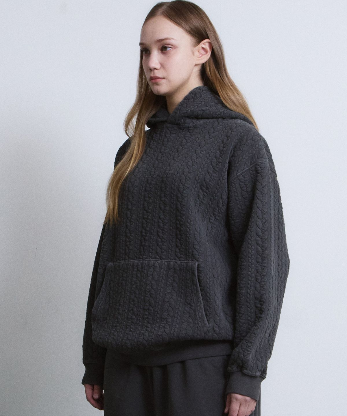 에이던엠(ADERNM) GRANPA COZY CABLE  HOODIE (CHARCOAL)