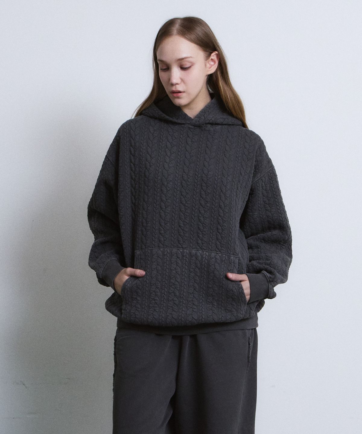 에이던엠(ADERNM) GRANPA COZY CABLE  HOODIE (CHARCOAL)