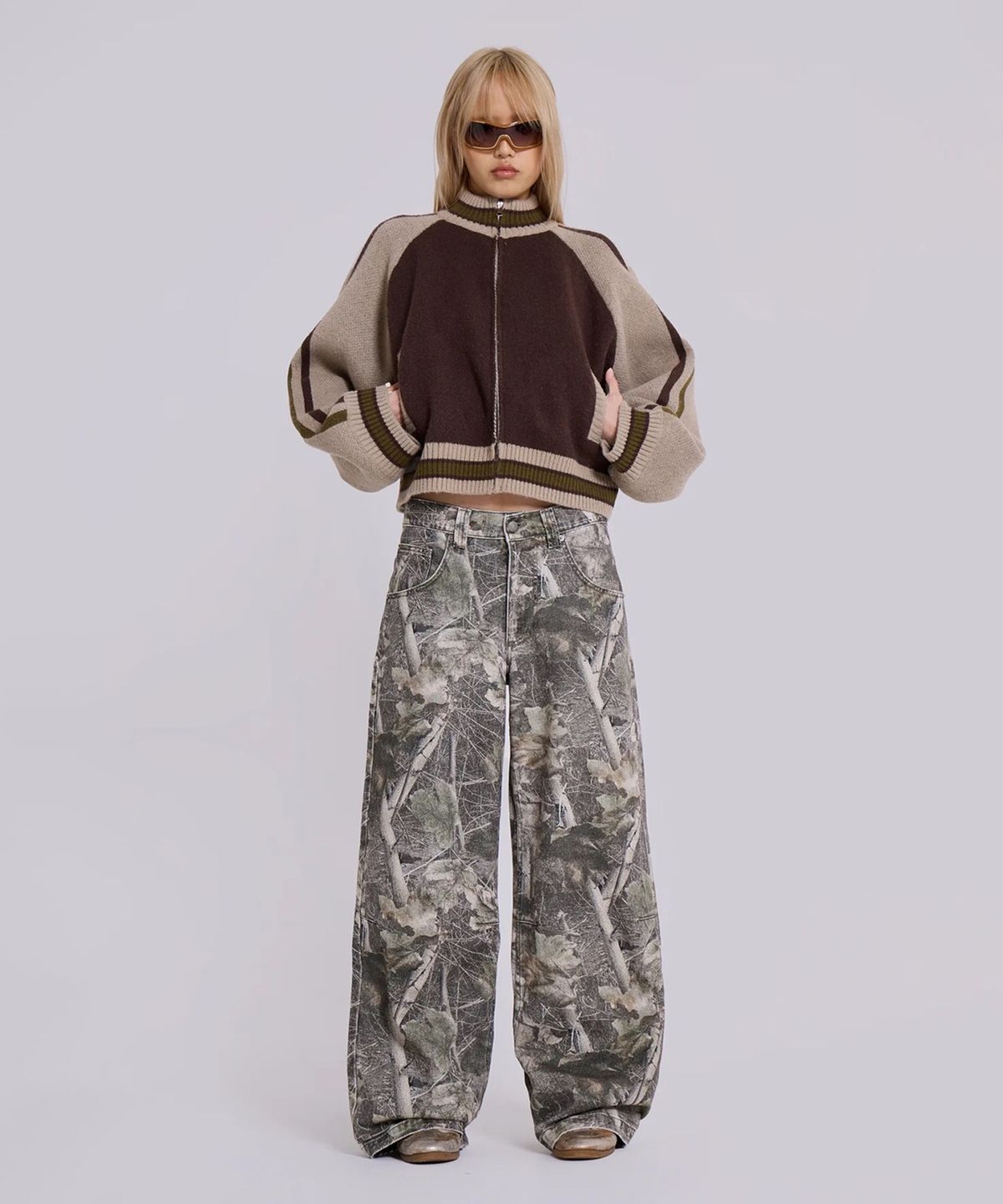 제이디드 런던(JADED LONDON) (U) 니티드 봄버 위드 백 아트워크 브라운 KNITTED BOMBER WITH BACK ARTWORK BROWN