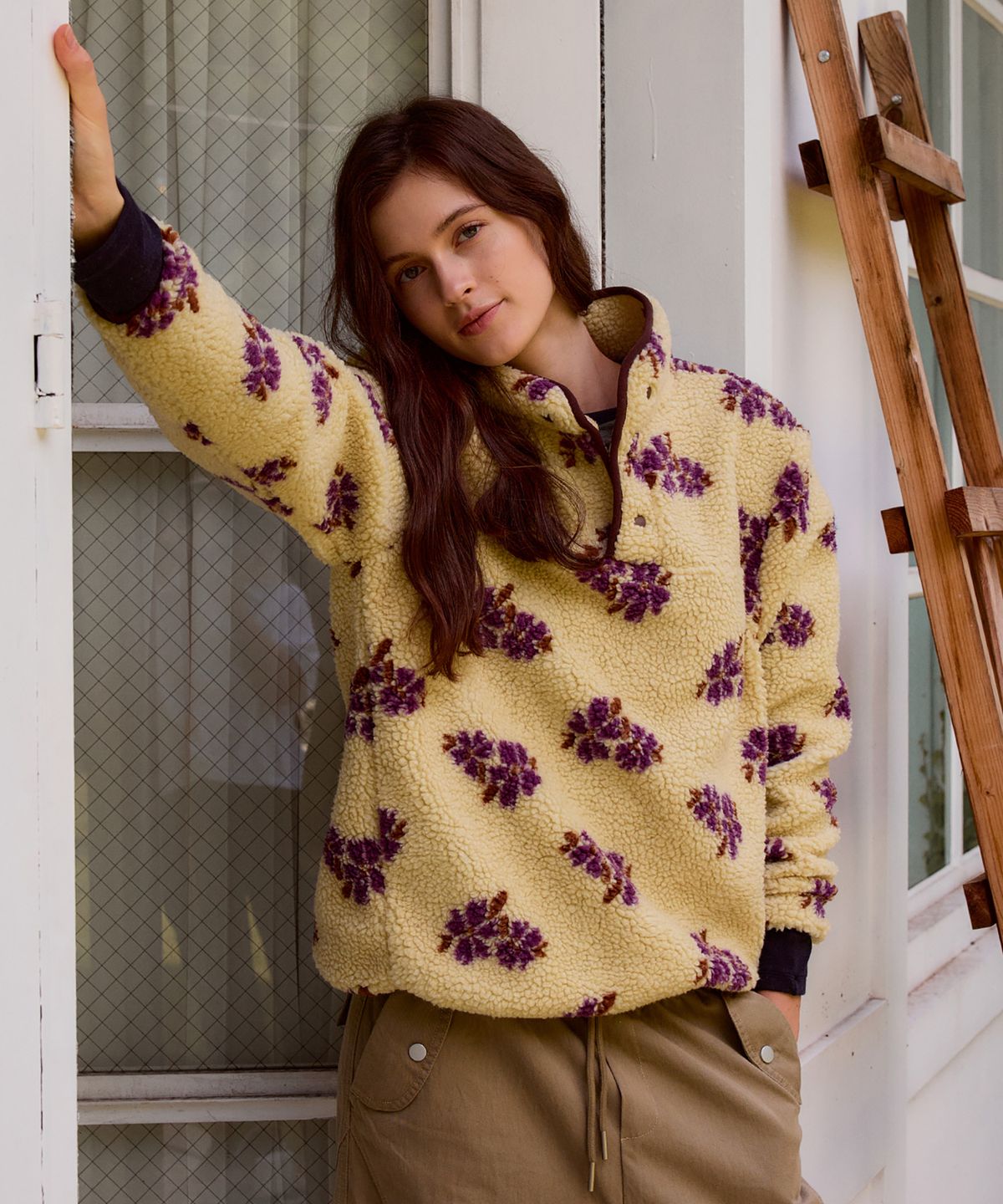 스튜디오앤파르크(STUDIO&PARC) Floral Fleece Button Sweatshirt_Beige