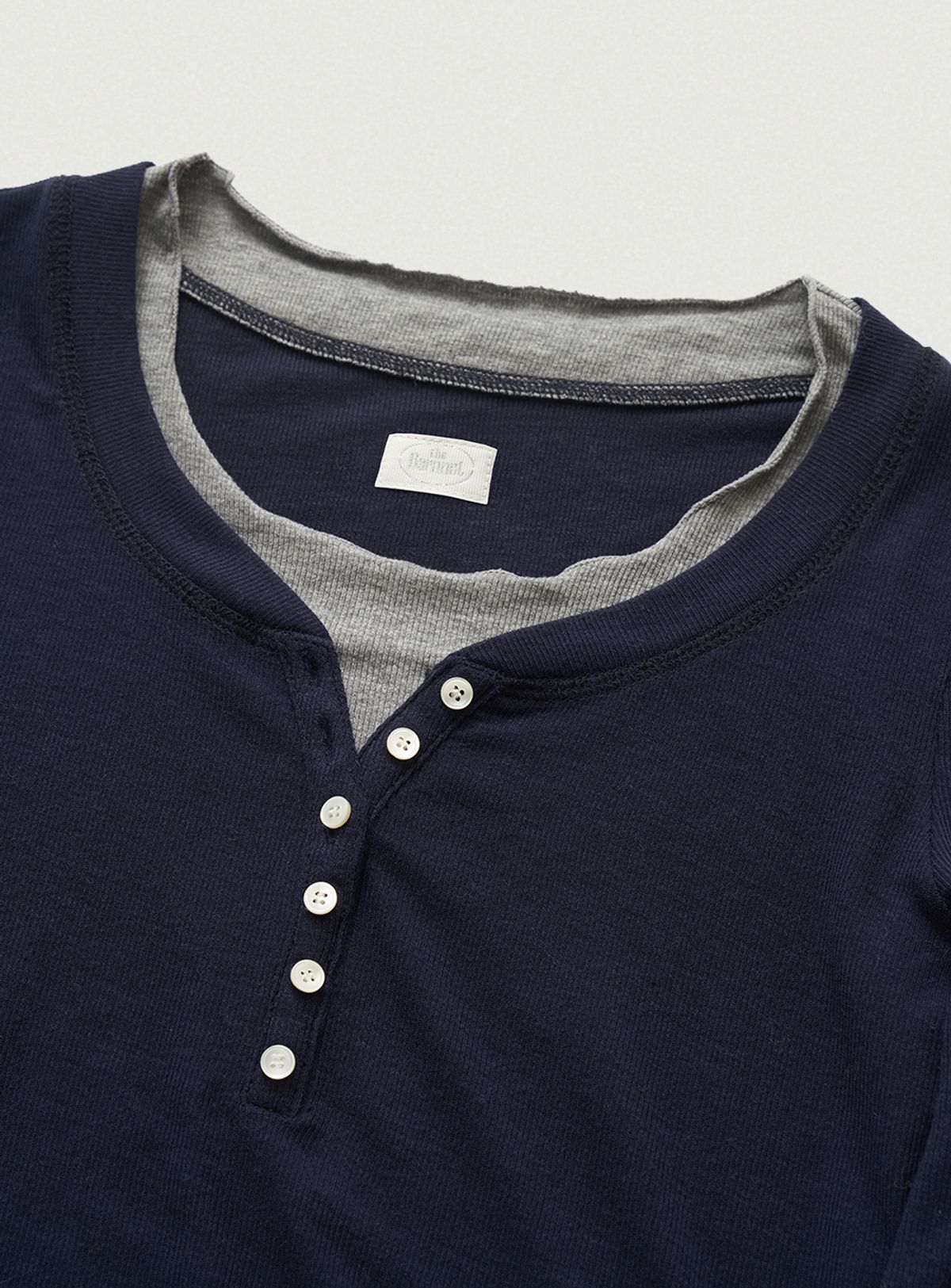 더바넷(THEBARNNET) Aimee Slim Layered T-shirt_Navy