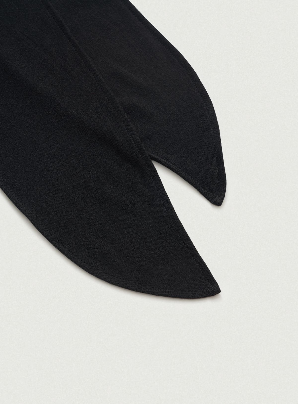 더바넷(THEBARNNET) Noue Tie T-shirt_Black