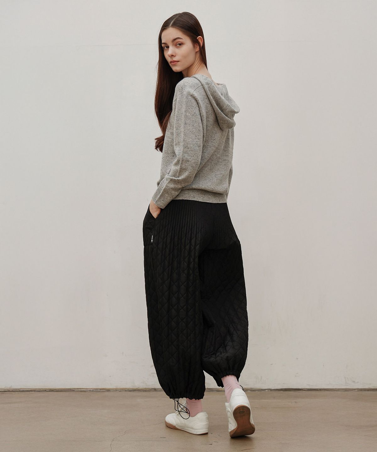 와이오와이(YOYOYOY) 퀼팅 플리츠 와이드 스트링 팬츠_블랙