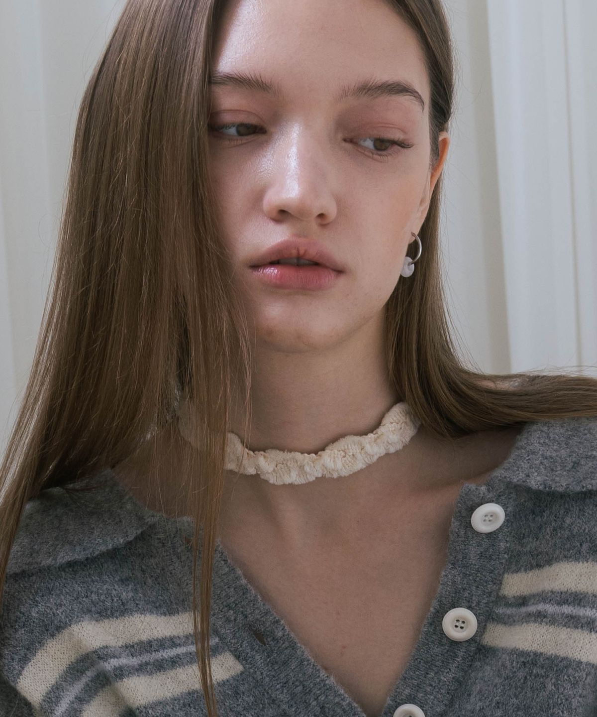 펄리모어(PEARLY MORE) 코지 웨이브 초커 목걸이_PM25N003WT