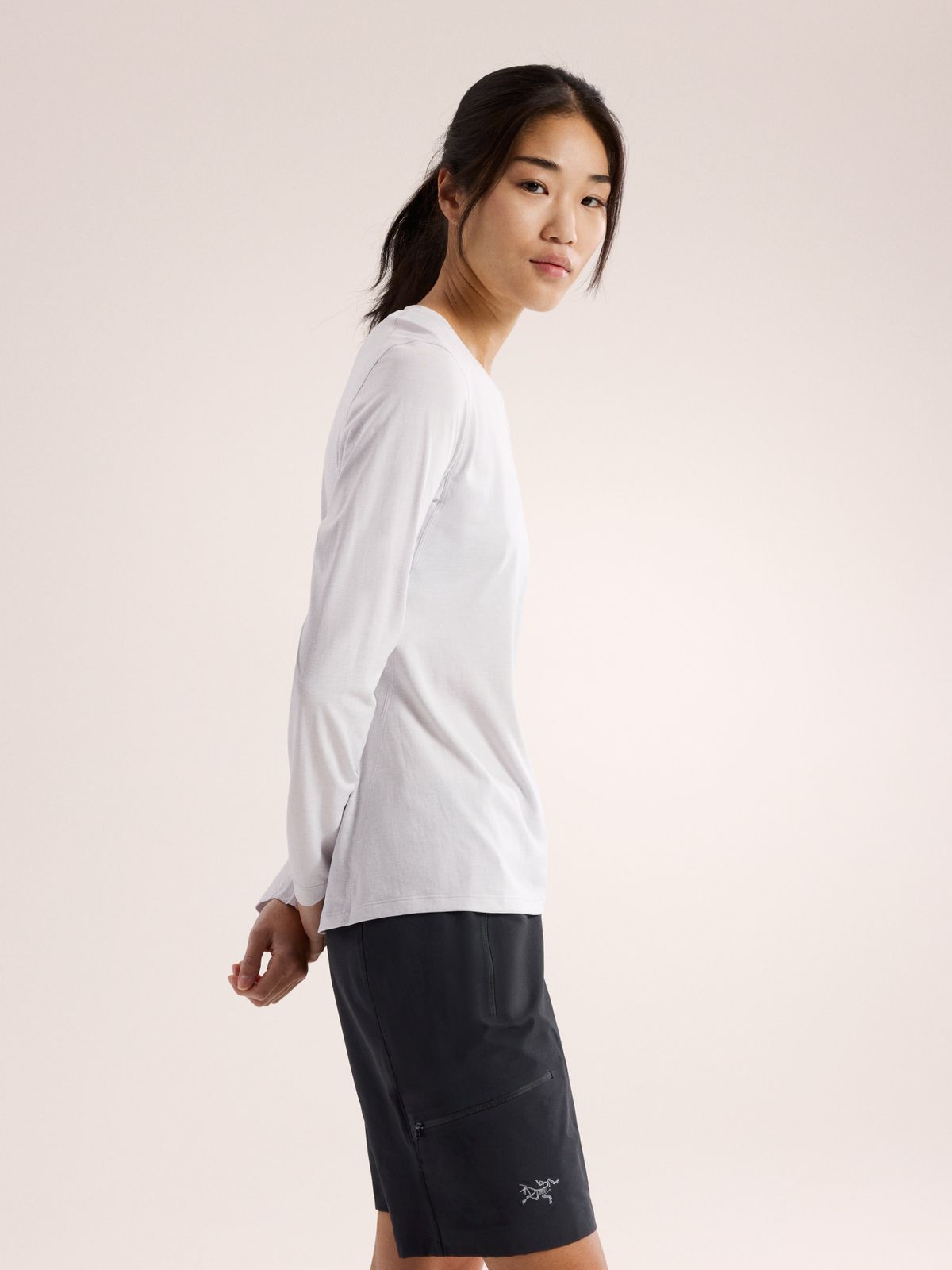 아크테릭스(ARCTERYX) 테마 크루 넥 셔츠 LS 여성