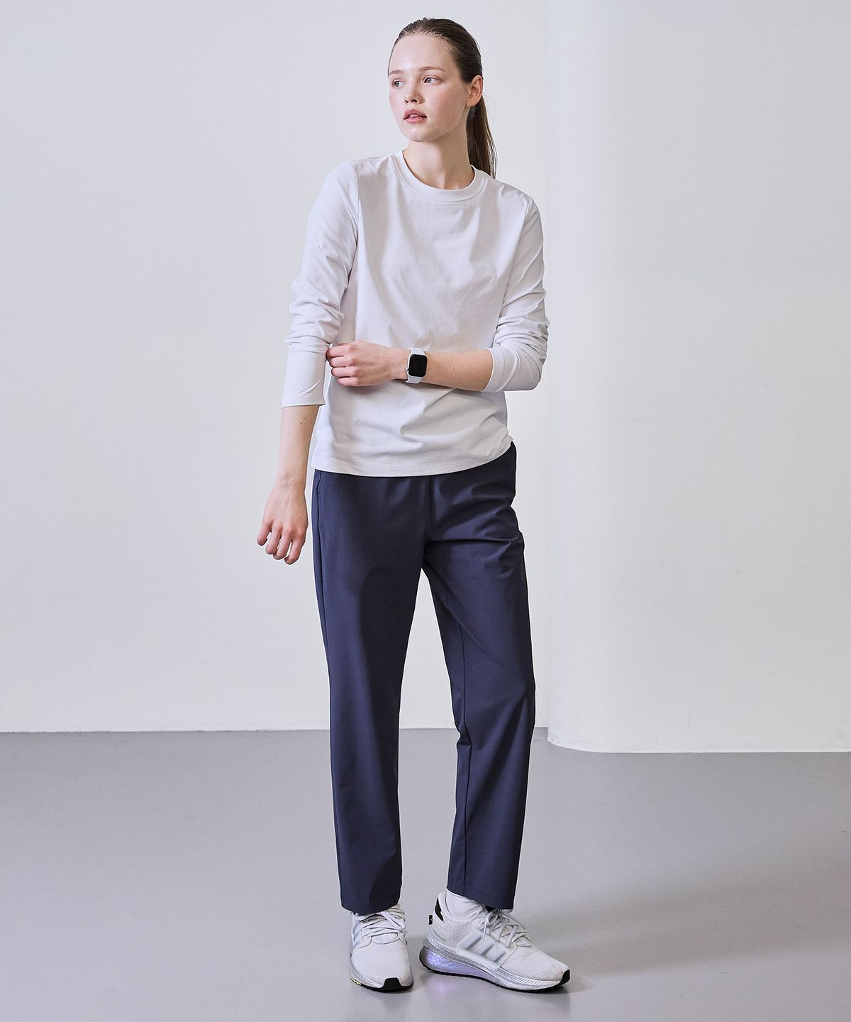 베이직하우스(BASIC HOUSE) 여성 슈퍼 스트레치 스판 밴딩 스트레이트 팬츠 다크그레이