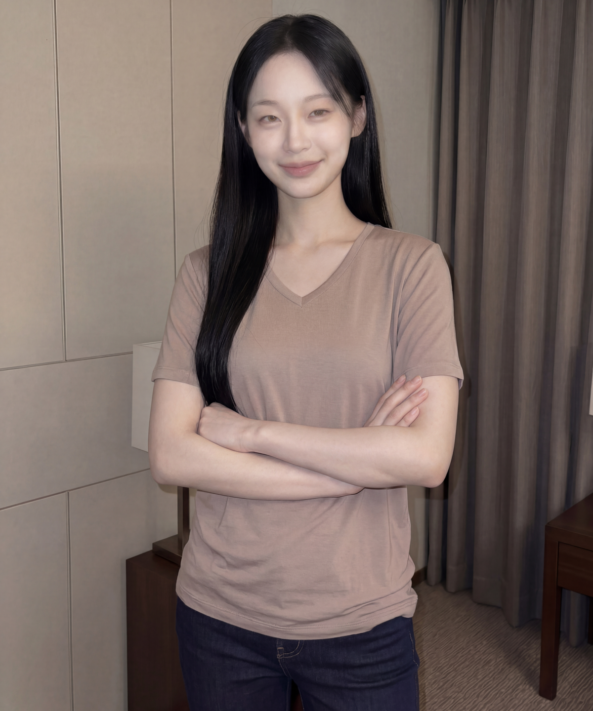 베이직하우스(BASIC HOUSE) 여성 레이온 찰랑 스판 오버핏 브이넥 무지 반팔티셔츠 다크베이지