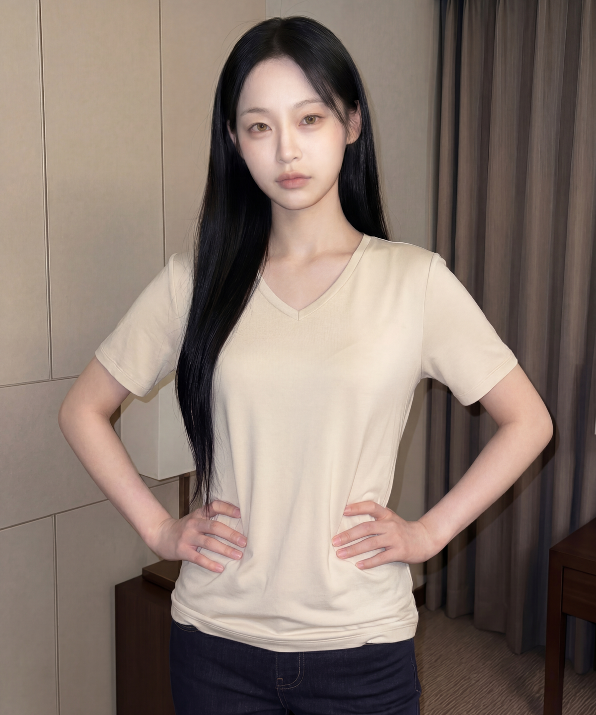 베이직하우스(BASIC HOUSE) 여성 레이온 찰랑 스판 오버핏 브이넥 무지 반팔티셔츠 크림