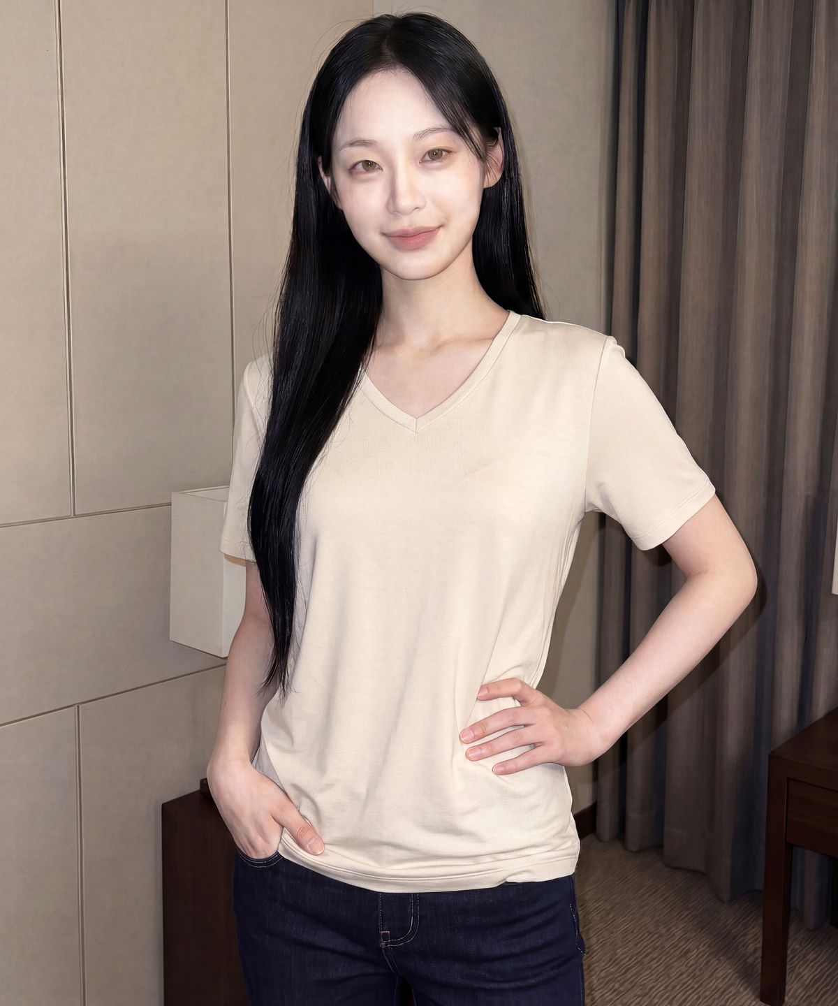 베이직하우스(BASIC HOUSE) 여성 레이온 찰랑 스판 오버핏 브이넥 무지 반팔티셔츠 크림