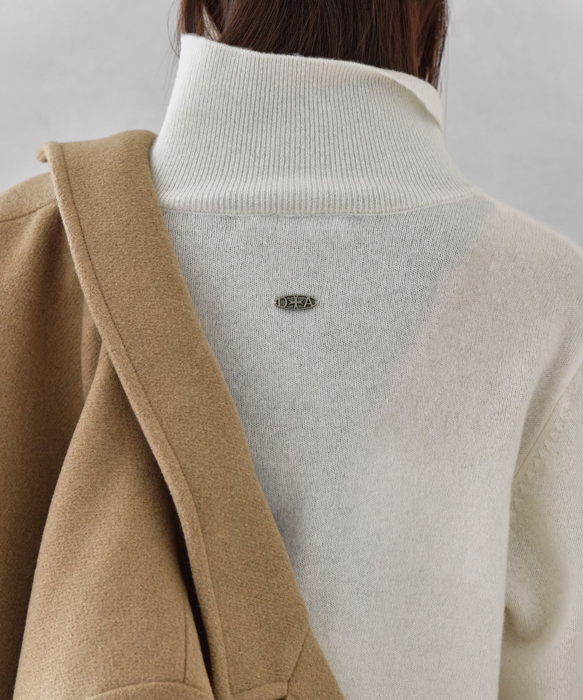런던다다(LONDONDADA) HIGH-NECK BUTTON WOOL CARDIGAN, IVORY