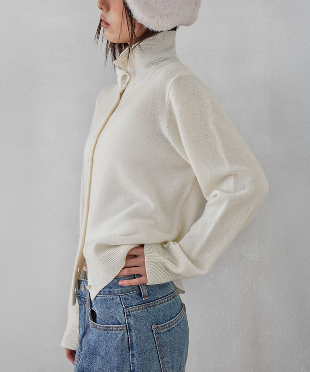 런던다다(LONDONDADA) HIGH-NECK BUTTON WOOL CARDIGAN, IVORY