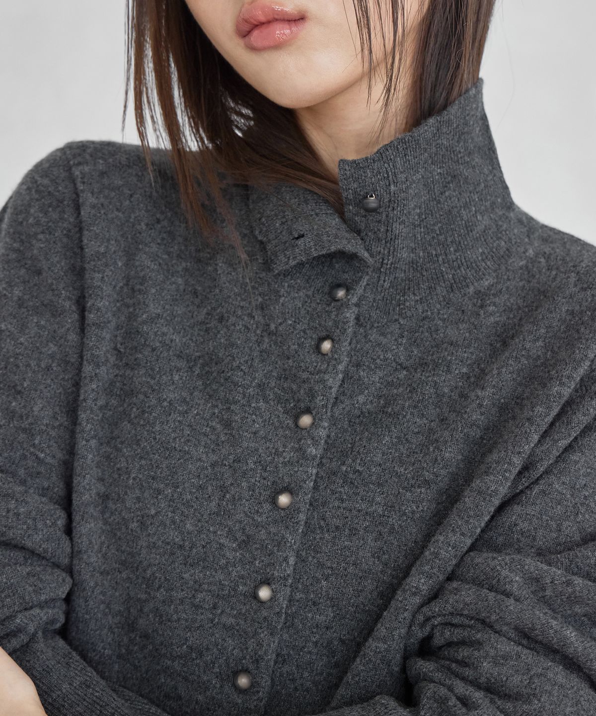 런던다다(LONDONDADA) HIGH-NECK BUTTON WOOL CARDIGAN, CHARCOAL