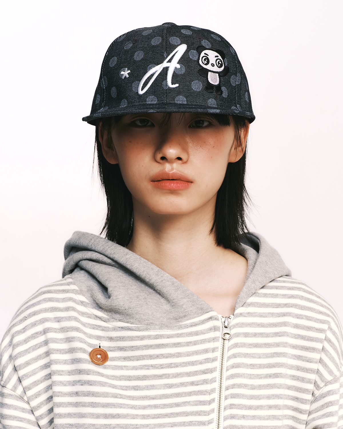 더뮤지엄비지터(THEMUSEUMVISITOR) PANDA EMBROIDERY CAP (BLACK DOT)