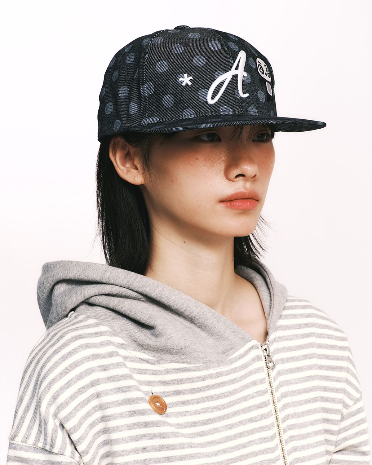 더뮤지엄비지터(THEMUSEUMVISITOR) PANDA EMBROIDERY CAP (BLACK DOT)
