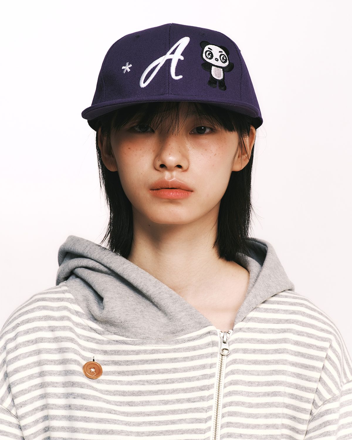 더뮤지엄비지터(THEMUSEUMVISITOR) PANDA EMBROIDERY CAP (PURPLE)