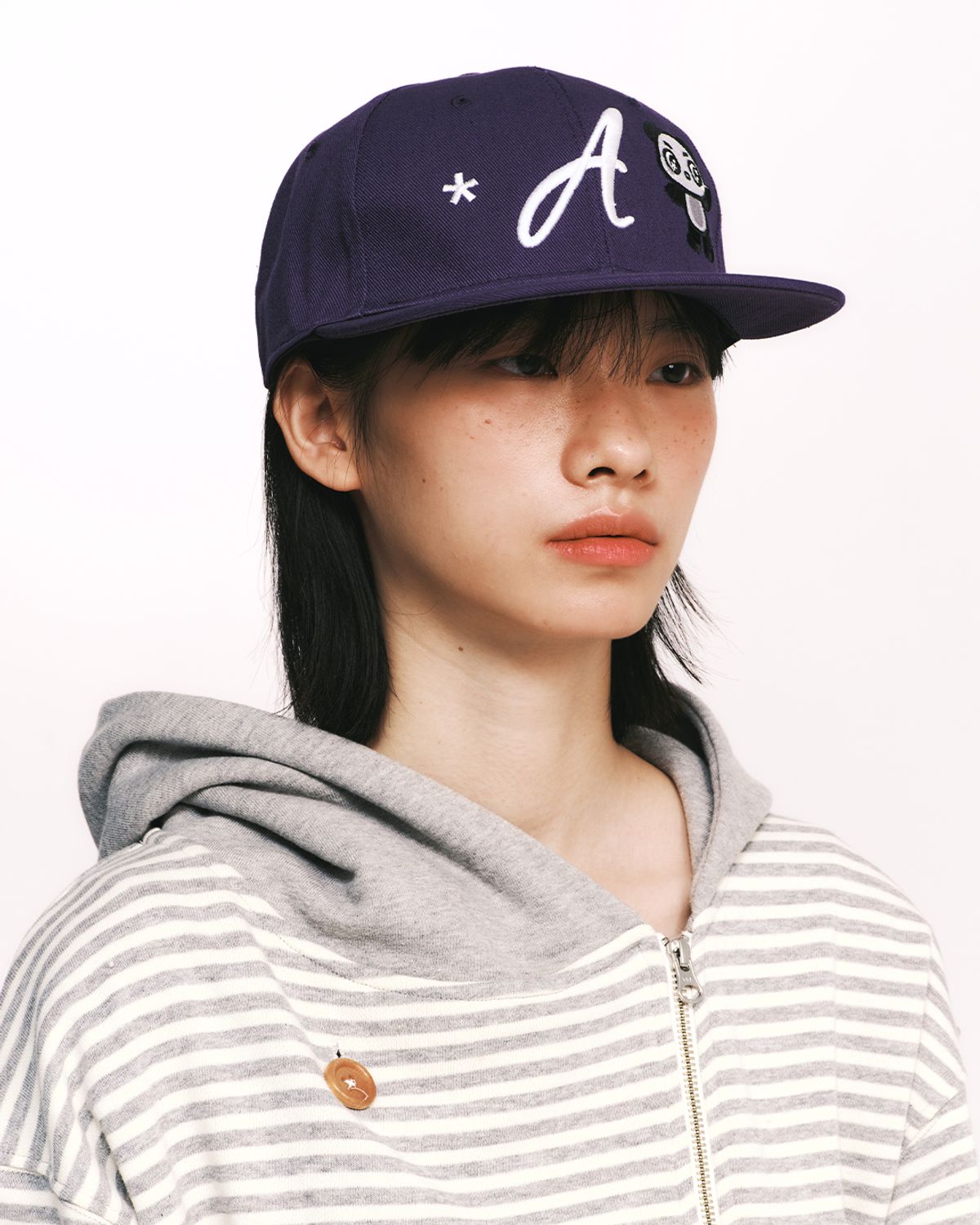 더뮤지엄비지터(THEMUSEUMVISITOR) PANDA EMBROIDERY CAP (PURPLE)