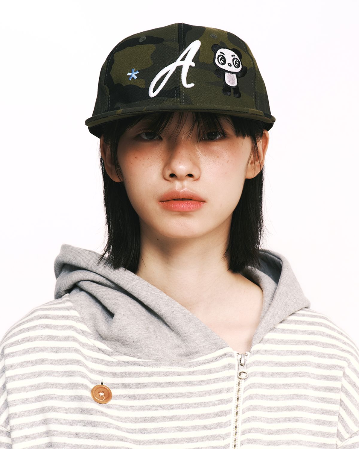 더뮤지엄비지터(THEMUSEUMVISITOR) PANDA EMBROIDERY CAP (CAMO)